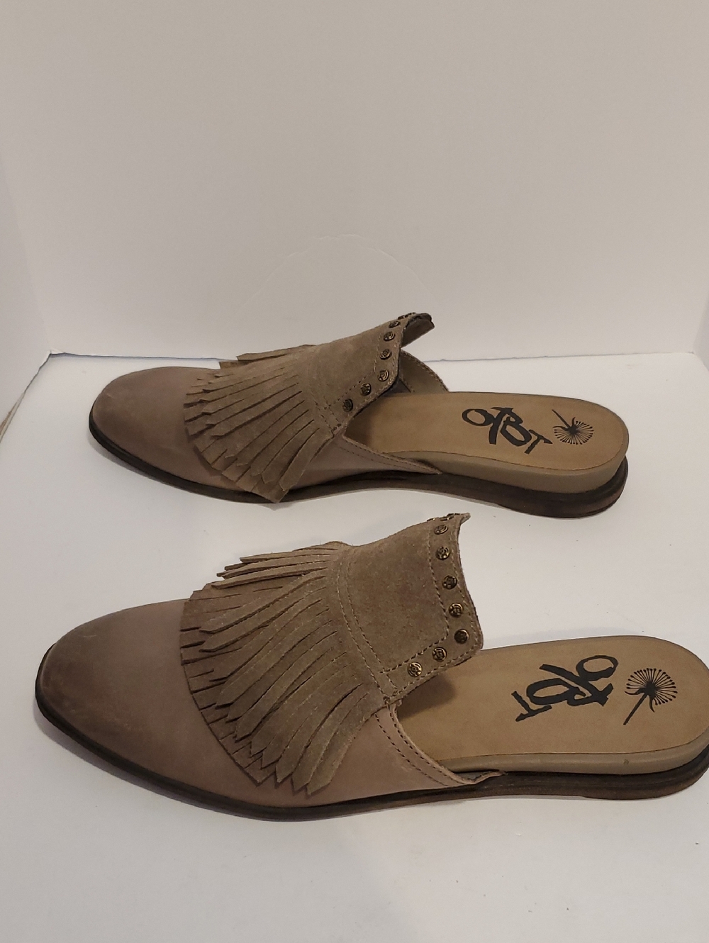 OTBT Gleam Leather Fringe Mules In Taupe Size 7.5M - Picture 6 of 11